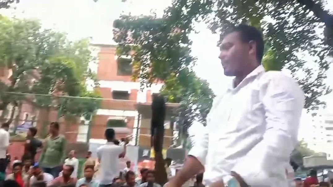 ⁣কেন্দ্রীয় ছাত্র দলের সাথে পূর্বধলা উপজেলা ছাত্রদলের একাংশ।