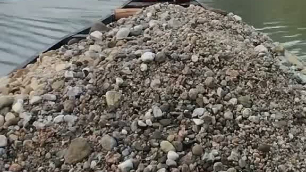⁣বাংলাদেশ মফস্বল সাংবাদিক ফোরাম BMSF পাথর উওলোনকারিদের সাথে একাত্মতা পোশন করিছেন
