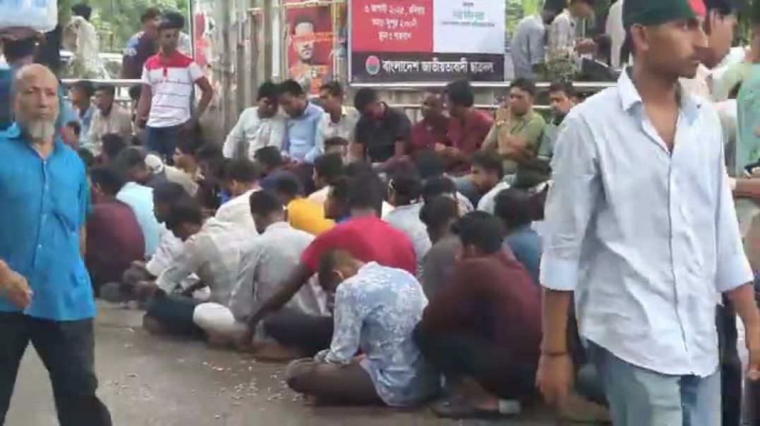 ⁣বৃষ্টি উপেক্ষা করে ছাত্রদলের সমাবেশে কর্মীরা সরাসরি
