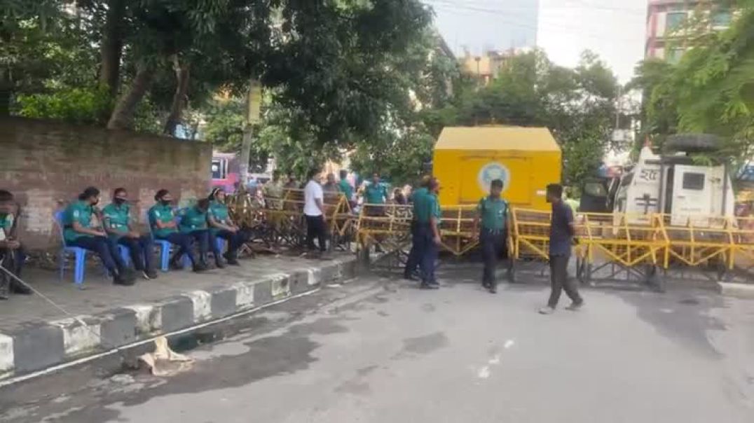 ⁣ধানমন্ডি ৩২ ঘিরে অতিরিক্ত পুলিশ মোতায়েন
