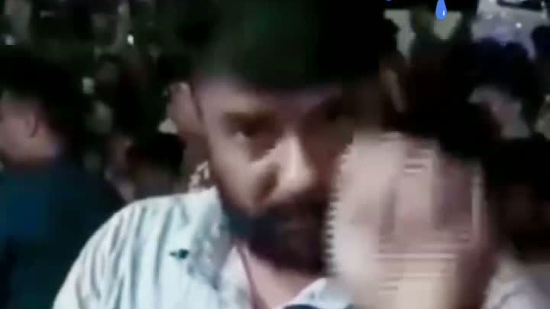 ⁣সাংবাদিক তুহিনকে প্রকাশ্যে পিটিয়ে