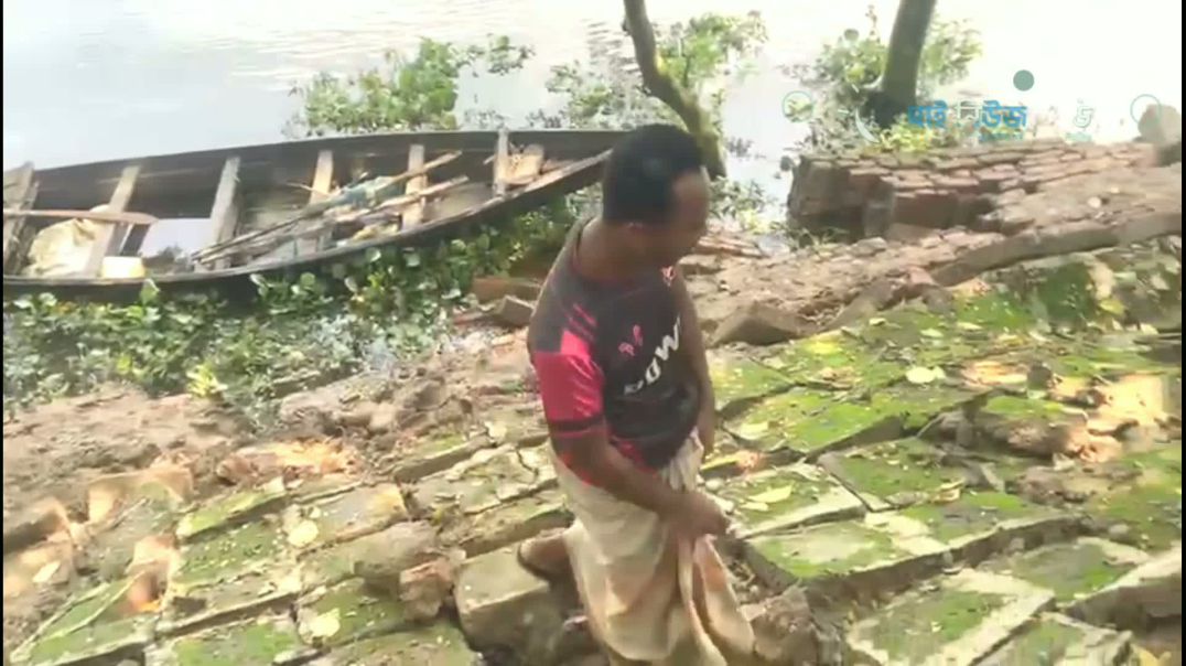 ⁣কেন্দুয়ার নওপাড়া ব্রিজের এপ্রোচ সড়কের প্যারাসাইটিং ওয়াল ধস! ঠিকাদার বলছে দেখে ঠিক করে দেওয়া হবে।