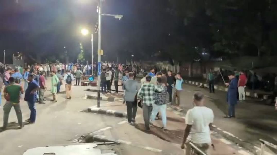 ⁣আওয়ামী লীগের শোক দিবস ঘিরে ধানমন্ডিতে হাজার হাজার মানুষের প্রবেশ