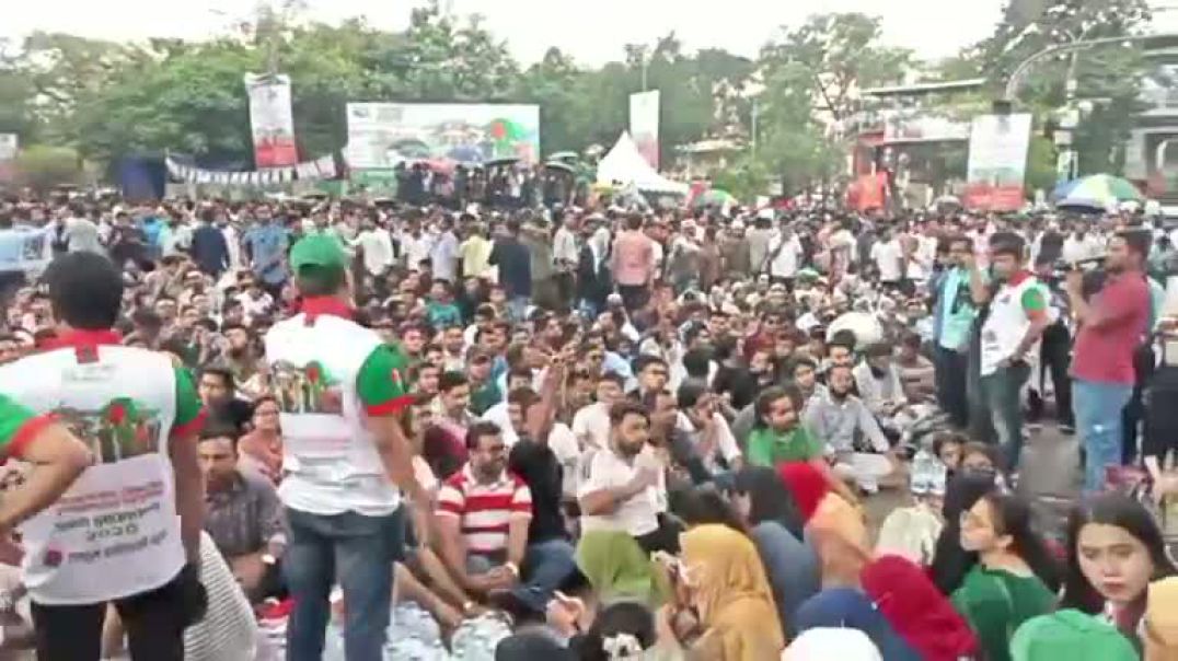 ⁣ঝড়-বৃষ্টি উপেক্ষা দেশের বিভিন্ন প্রান্ত থেকে সমাবেশে যোগদিতে শাহবাগে এসে জড়ো হচ্ছেন ছাত্রদলের নেতাকর