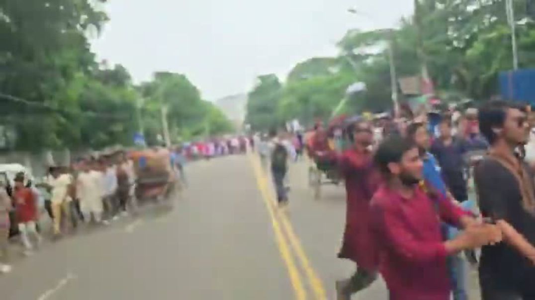 ⁣সরাসরি খণ্ড খণ্ড মিছিল নিয়ে এনসিপির সমাবেশে আসছেন নেতাকর্মীরা
