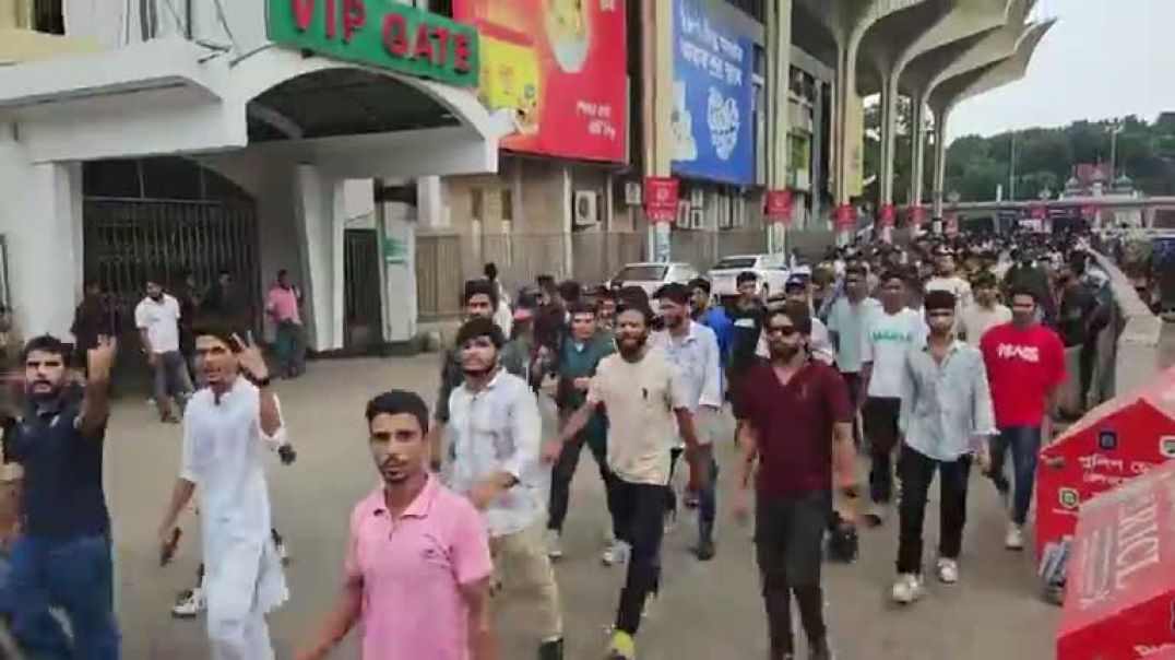 ⁣Live ট্রেনে করে চট্টগ্রাম থেকে আসলেন ছাত্রদলের নেতাকর্মীরা