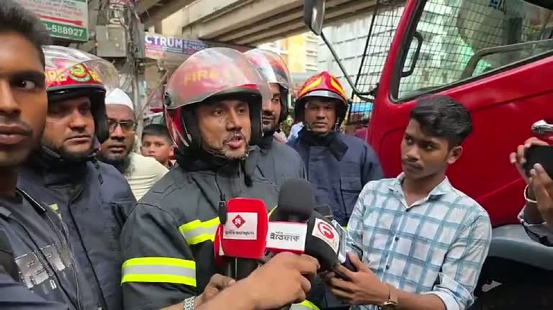 ⁣মালিবাগে ভবনে আগুন  কথা বলছেন ফায়ার সার্ভিস সদস্যরা