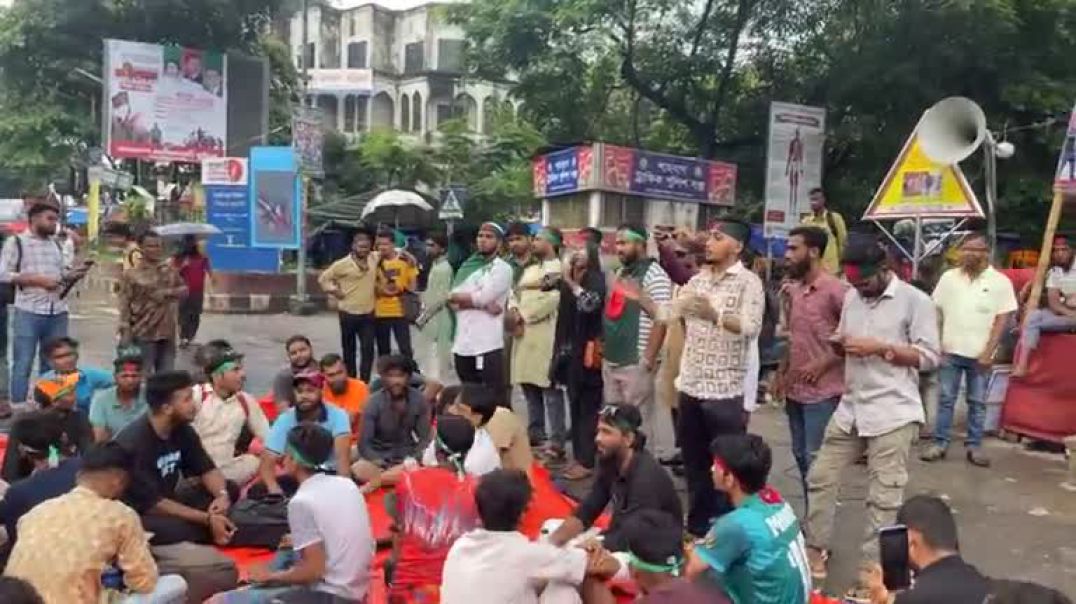 ⁣আজও শাহবাগ অবরোধ করে স্লো'গা'ন দিচ্ছে জুলাই যো'দ্ধা'রা