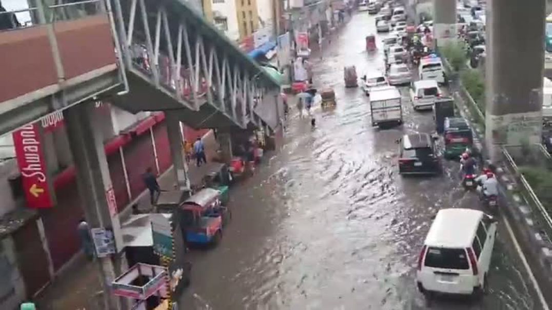 ⁣ঢাকার রাস্তা এখন যেন সমুদ্র!