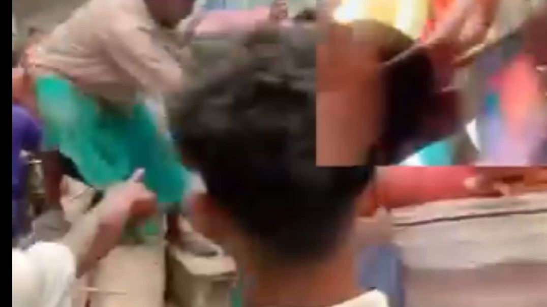⁣হিজরাকে টাকা না দেয়ায় অন্ডকোষে চাপ,যুবক অসুস্থ